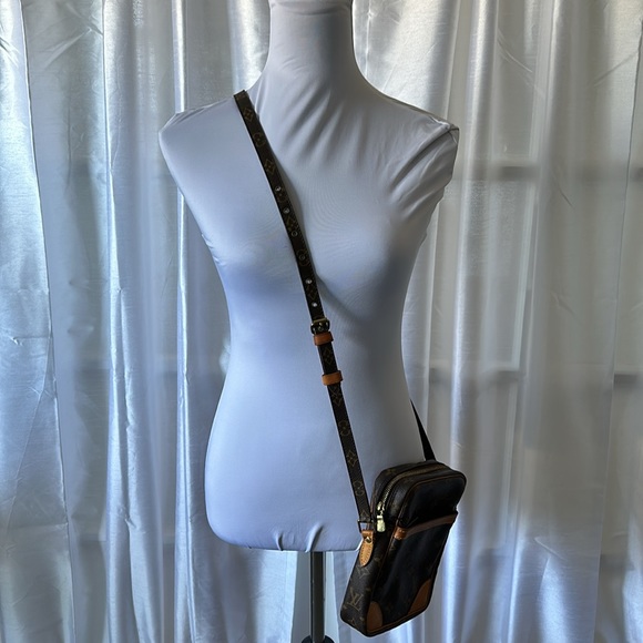 Authenticated Louis Vuitton Danube Crossbody - Picture 16 of 17